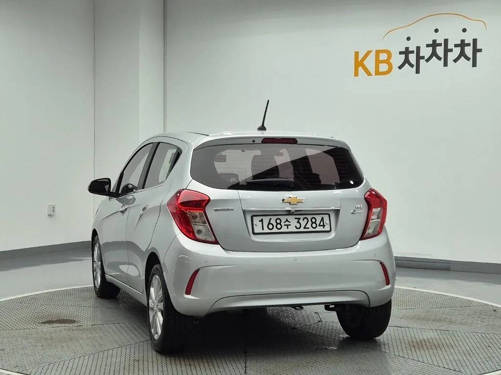 Chevrolet Spark 2017 photo 2
