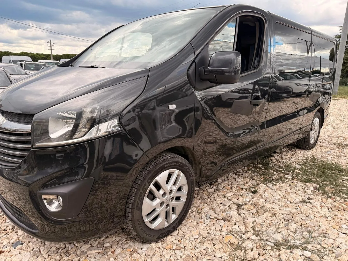 Opel Vivaro 2017 photo 2