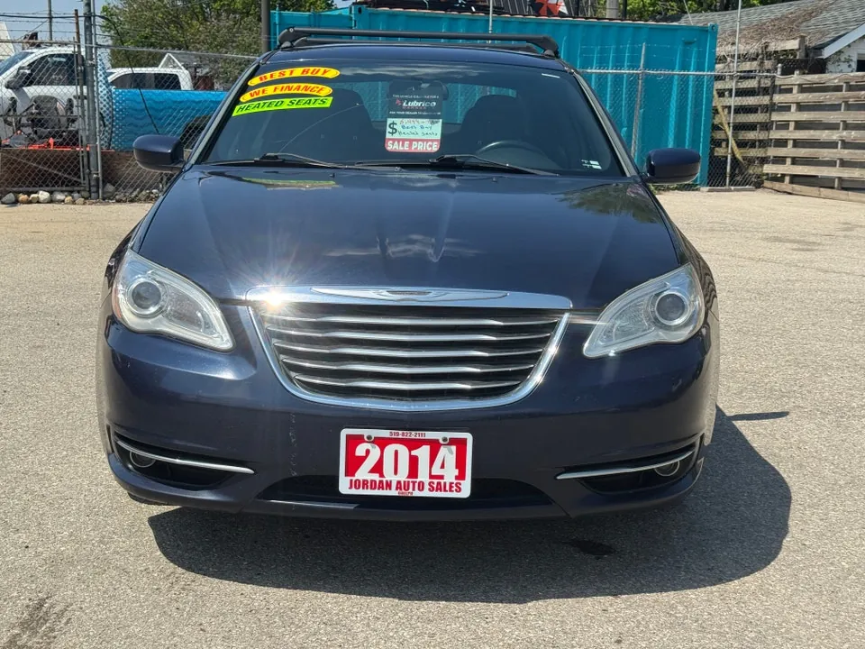 Chrysler 200 2014 photo 2