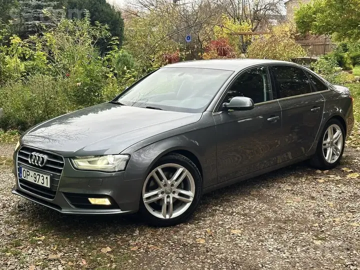 Audi A4 2013 photo 2