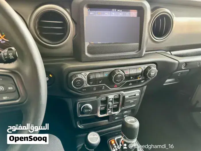 Jeep Wrangler 2023 photo 2