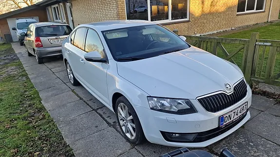 Skoda Octavia 2015 photo 2