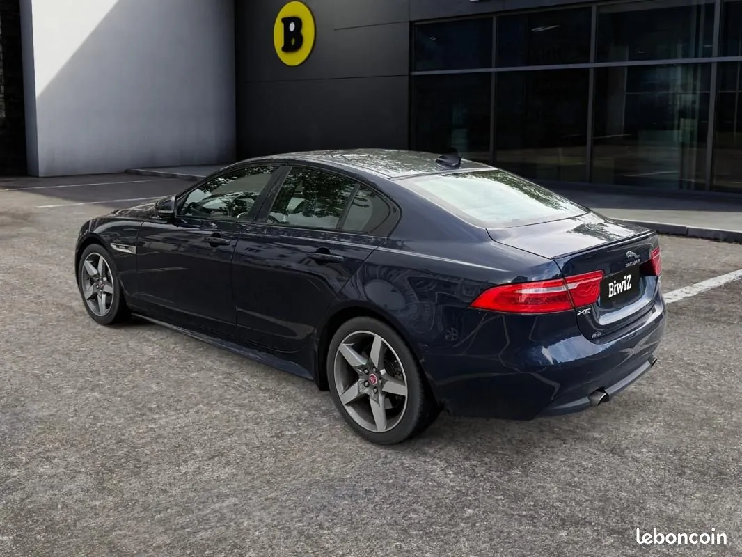 Jaguar Xe 2018 photo 3