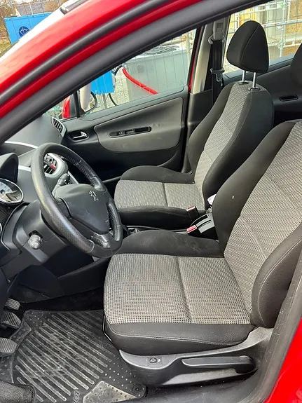 Peugeot 207 2010 photo 4