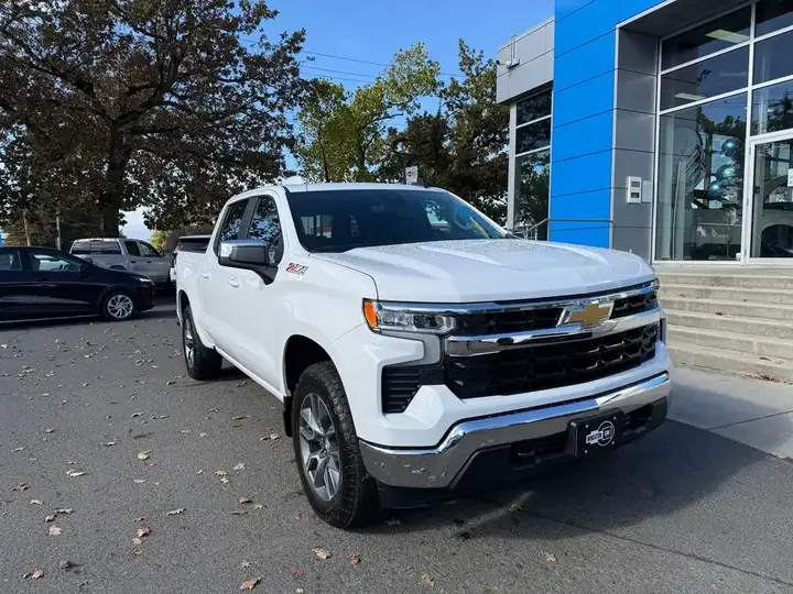 Chevrolet Silverado 1500 2026 photo 2