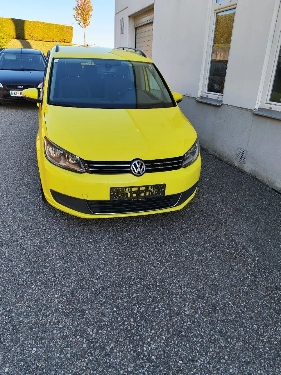 Volkswagen Touran 2013 photo 2