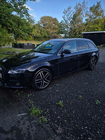 Audi A4 2010 photo 2