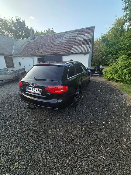 Audi A4 2010 photo 4