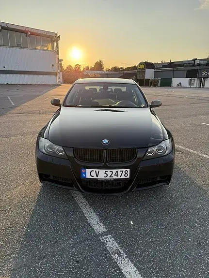 BMW 318D 2008 photo 2
