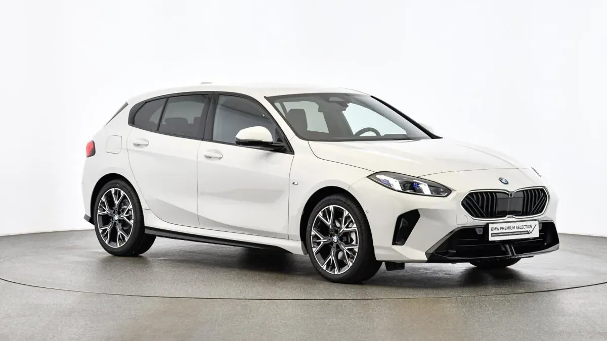 BMW 1 Series 2025 photo 3