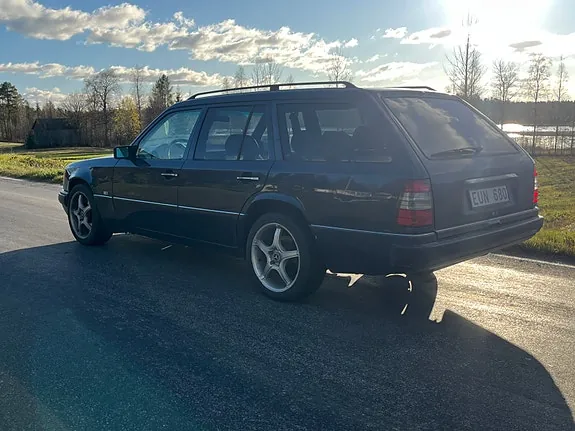 Mercedes-Benz E300 1995 photo 3