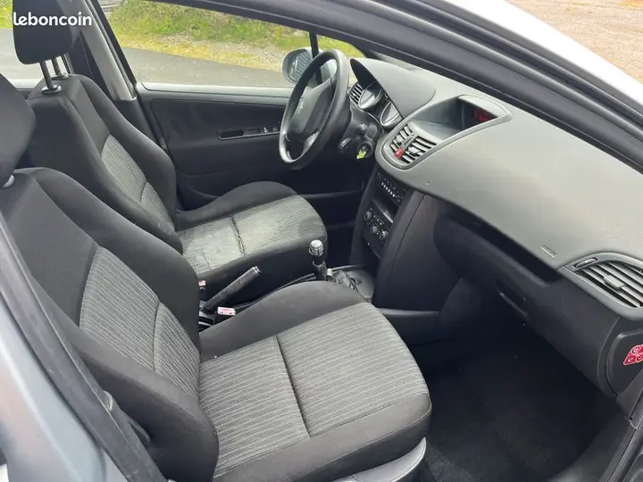 Peugeot 207 2009 photo 5