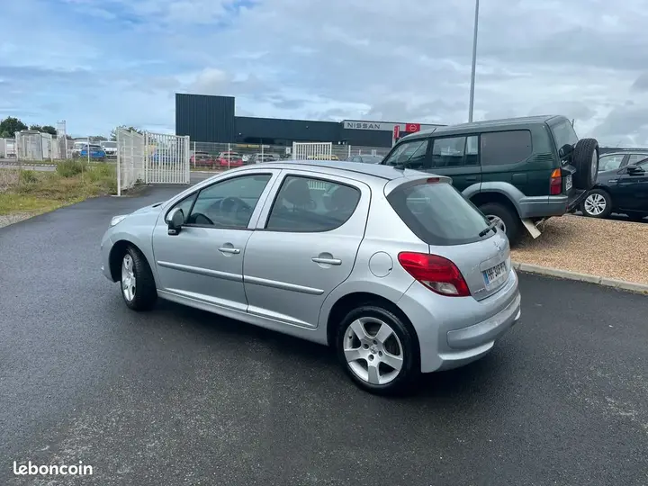 Peugeot 207 2009 photo 2