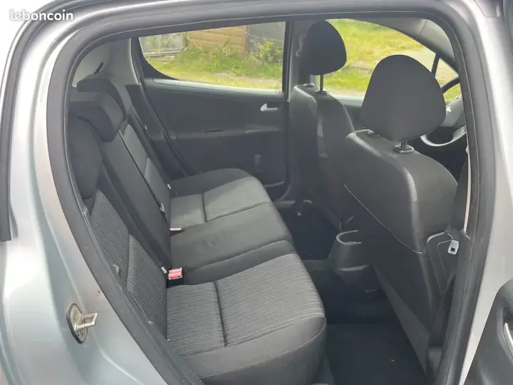 Peugeot 207 2009 photo 3