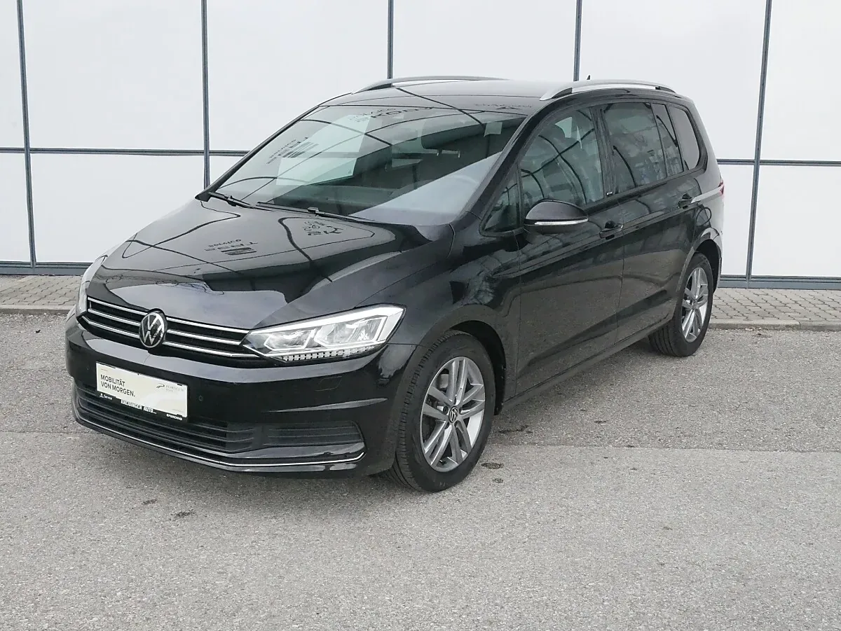 Volkswagen Touran 2023 photo 2