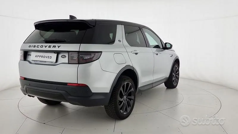 Land Rover Discovery Sport 2022 photo 2