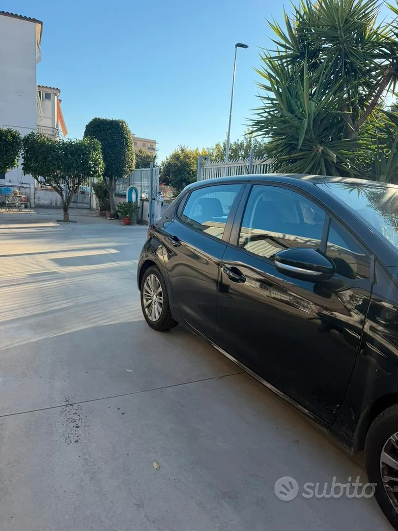 Peugeot 208 2016 photo 2
