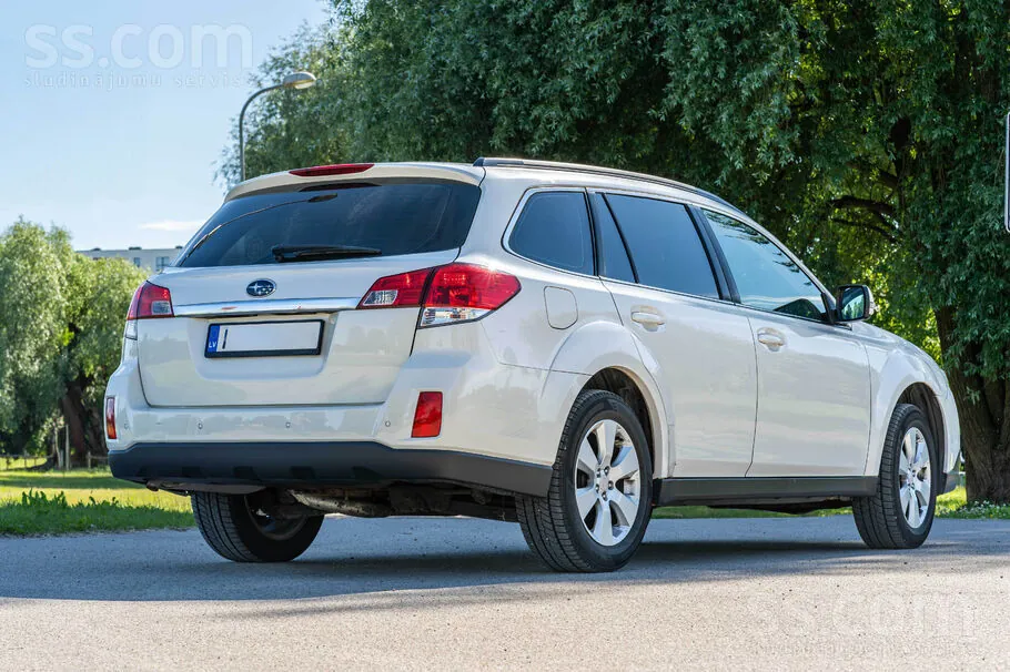 Subaru Outback 2010 photo 4