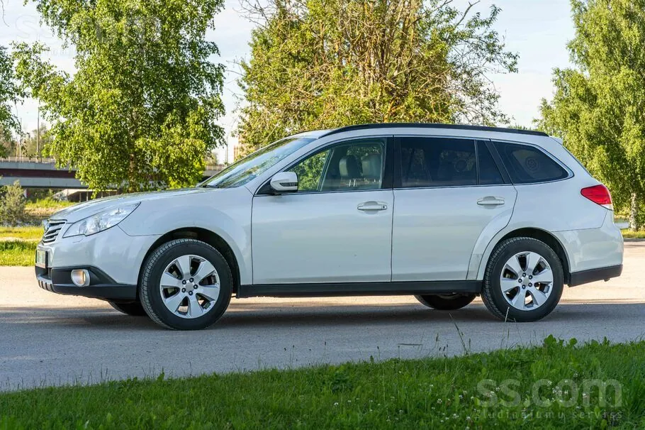 Subaru Outback 2010 photo 3