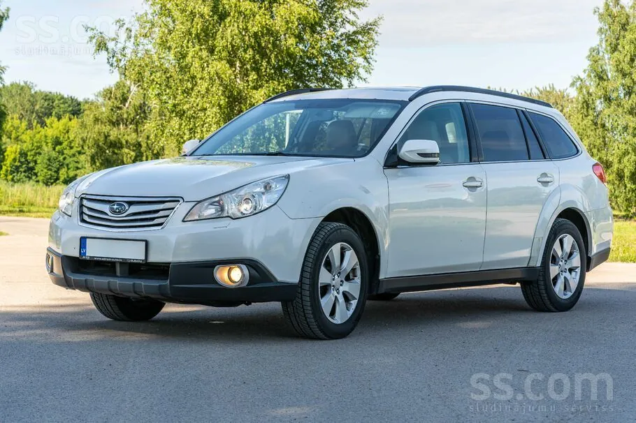 Subaru Outback 2010 photo 2
