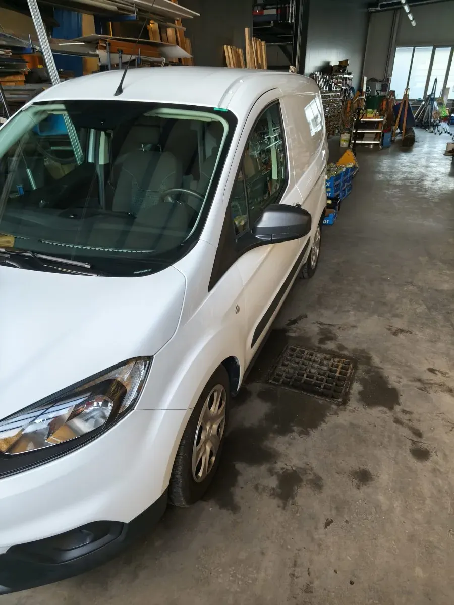 Ford Courier 2023 photo 2