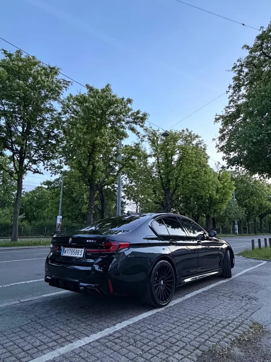 BMW 5 Series 2018 photo 3