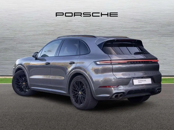 Porsche Cayenne 2023 photo 2