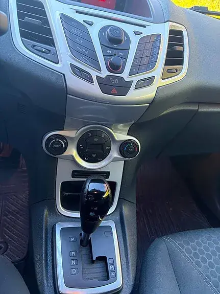 Ford Fiesta 2011 photo 4