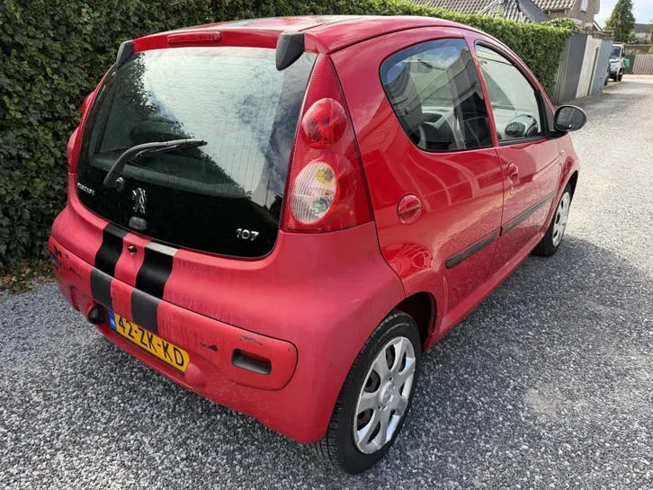 Peugeot 107 2008 photo 3