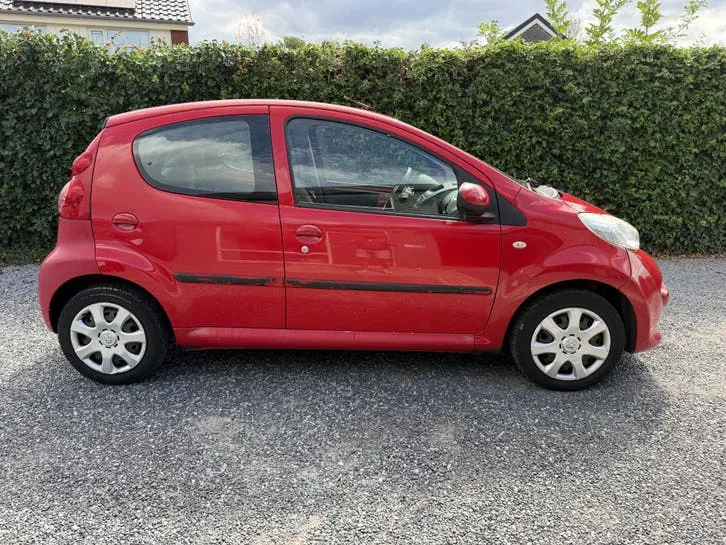 Peugeot 107 2008 photo 2