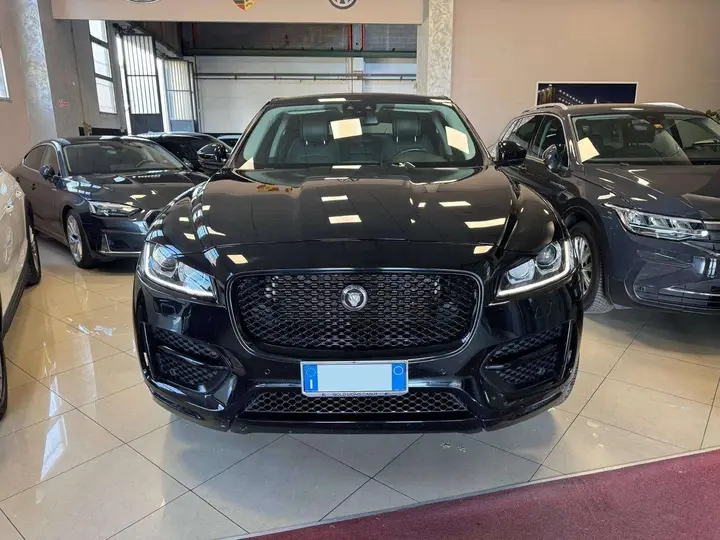 Jaguar F-Pace 2017 photo 2