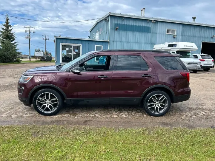 Ford Explorer 2018 photo 2
