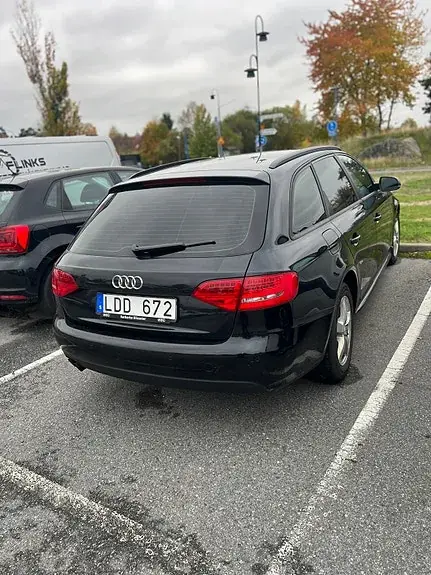 Audi A4 2011 photo 2
