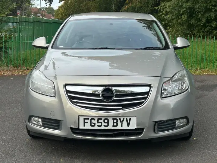 Vauxhall Insignia 2010 photo 2