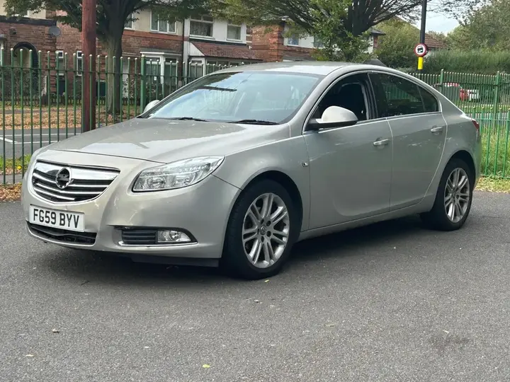 Vauxhall Insignia 2010 photo 3