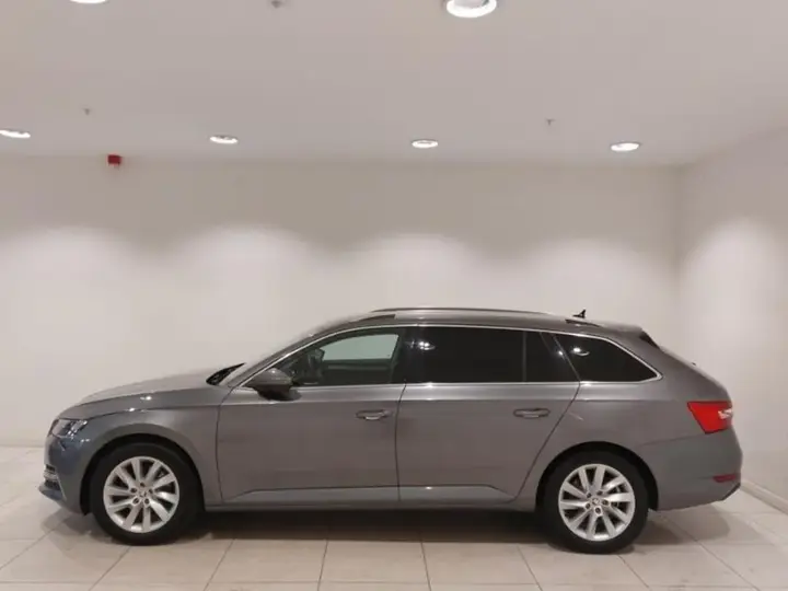 Skoda Superb 2023 photo 4