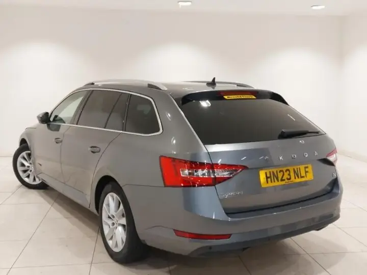 Skoda Superb 2023 photo 2