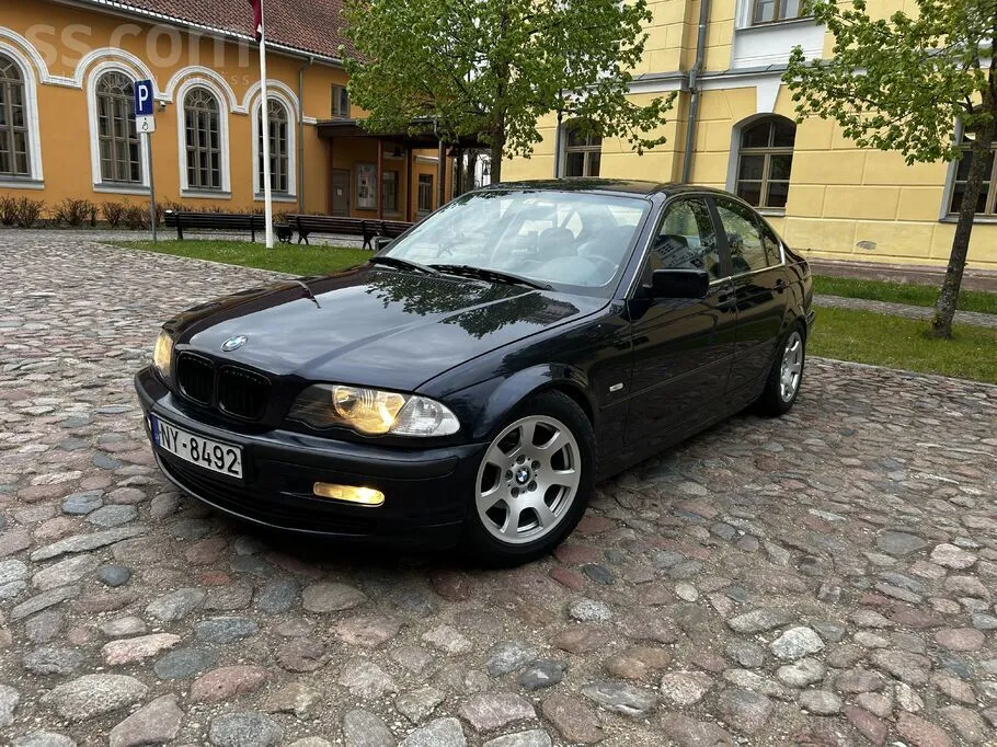 BMW 323