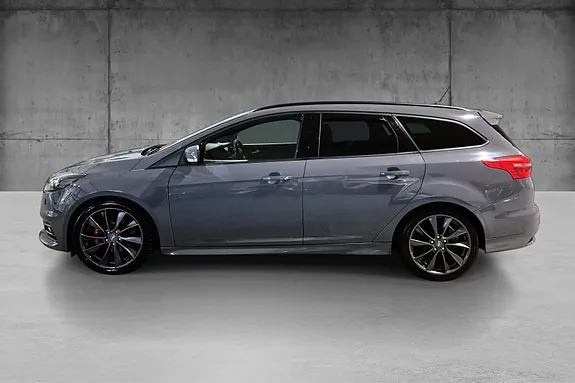 Ford Focus 2018 photo 2