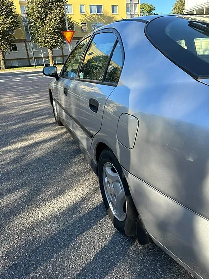 Mitsubishi Carisma 1998 photo 4