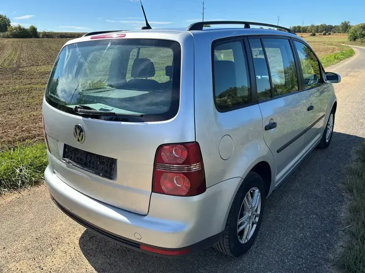 Volkswagen Touran 2009 photo 3