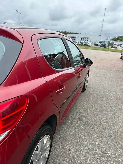 Peugeot 207 2010 photo 3