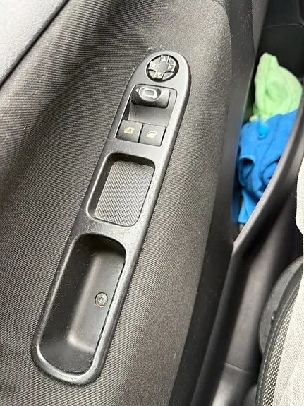 Peugeot 207 2010 photo 5