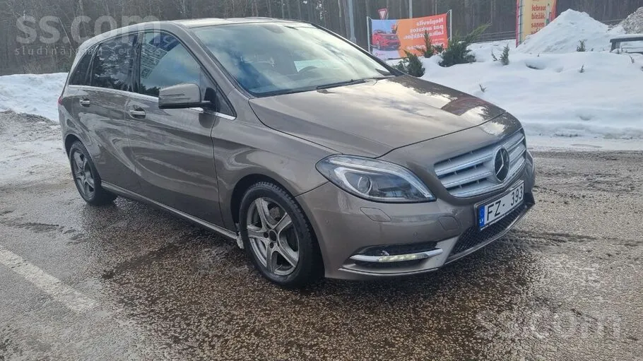 Mercedes-Benz B200 2013 photo 3