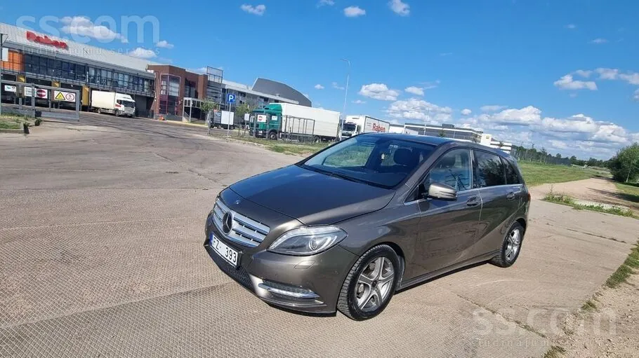Mercedes-Benz B200 2013 photo 4