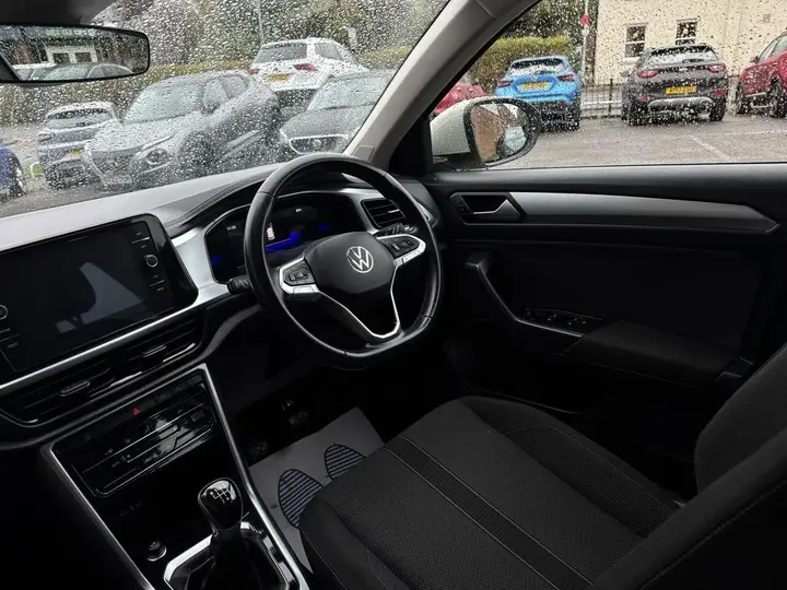 Volkswagen T-Roc 2023 photo 2