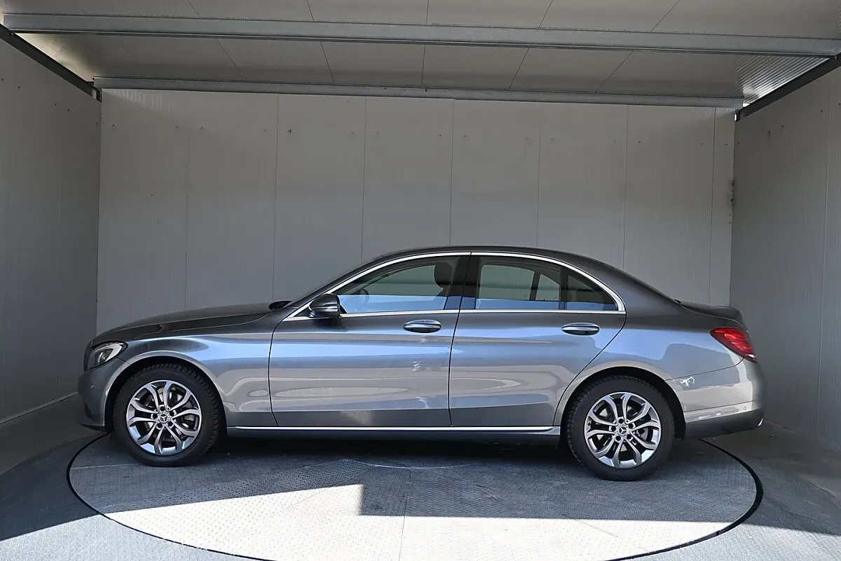 Mercedes-Benz C-Class 2019 photo 3
