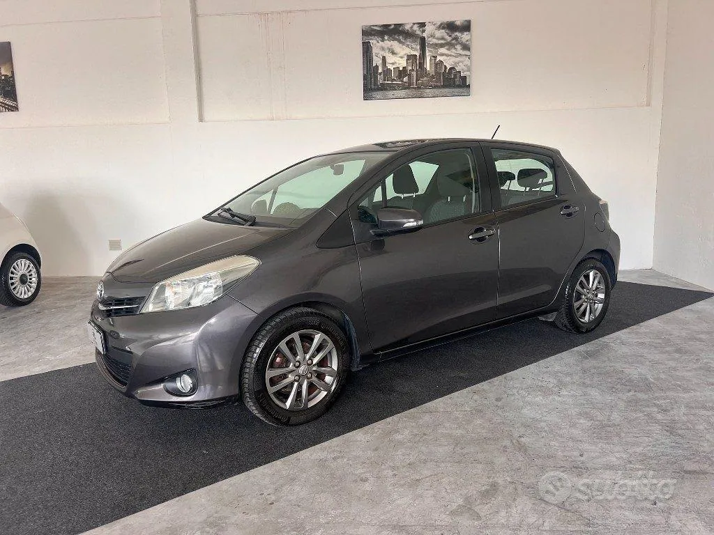 Toyota Yaris 2014 photo 2