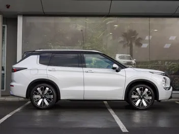 Mitsubishi Outlander 2026 photo 3