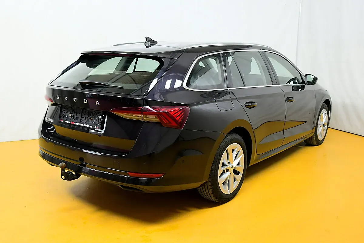 Skoda Octavia 2021 photo 3